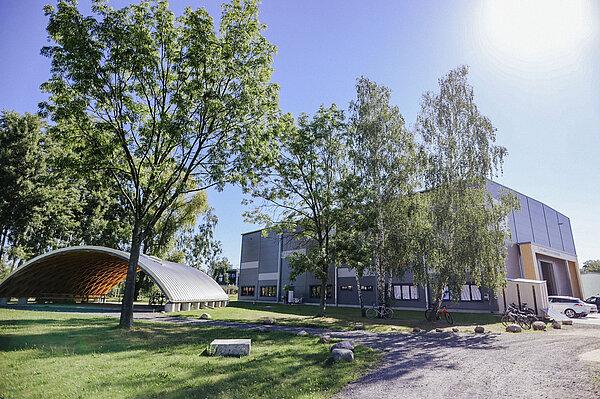 HolzBauForschungsZentrum Blick über den Campus: Zollingerdach und HolzBauForschungsZentrum