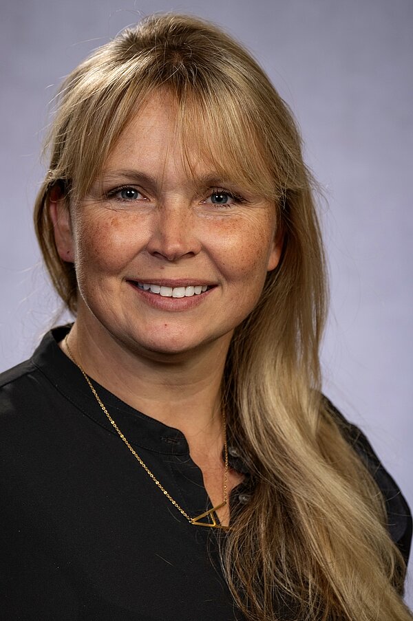 Gastwissenschaftlerin Professorin Anna Lemnitzer Auf dem Bild ist ein Portrait von Professorin Anna Lemnitzer zu sehen.